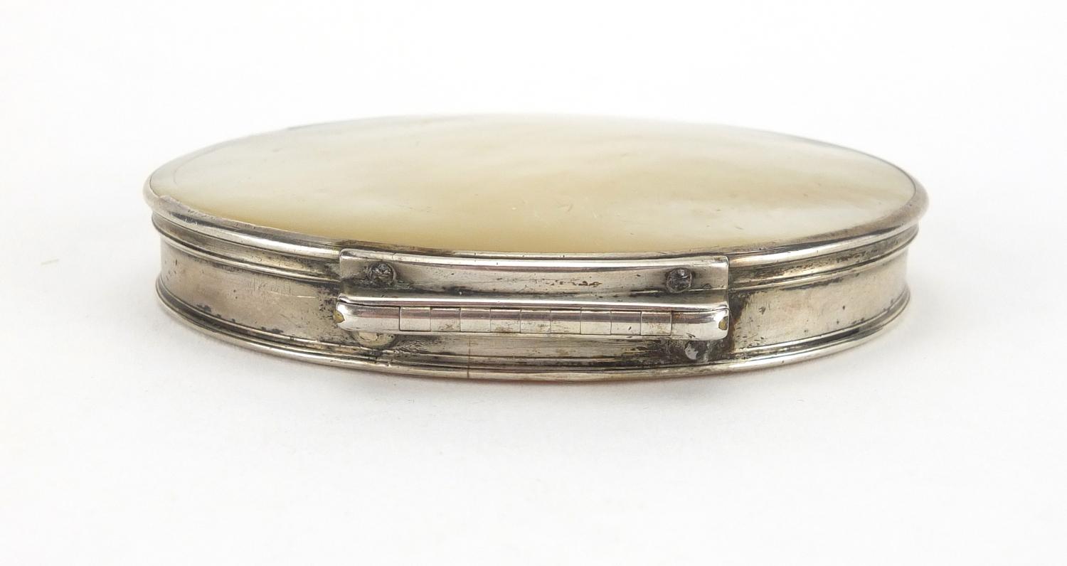 18th century oval silver and mother of pearl snuff box, 8.5cm wide : For further Condition Reports - Image 5 of 6