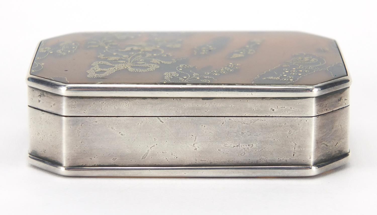 18th century rectangular silver, tortoiseshell and gold pique work snuff box, decorated with - Image 4 of 7