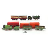 Hornby 00 gauge tin plate railway including locomotive 60985 and Pullman Wagon No.21, two with boxes