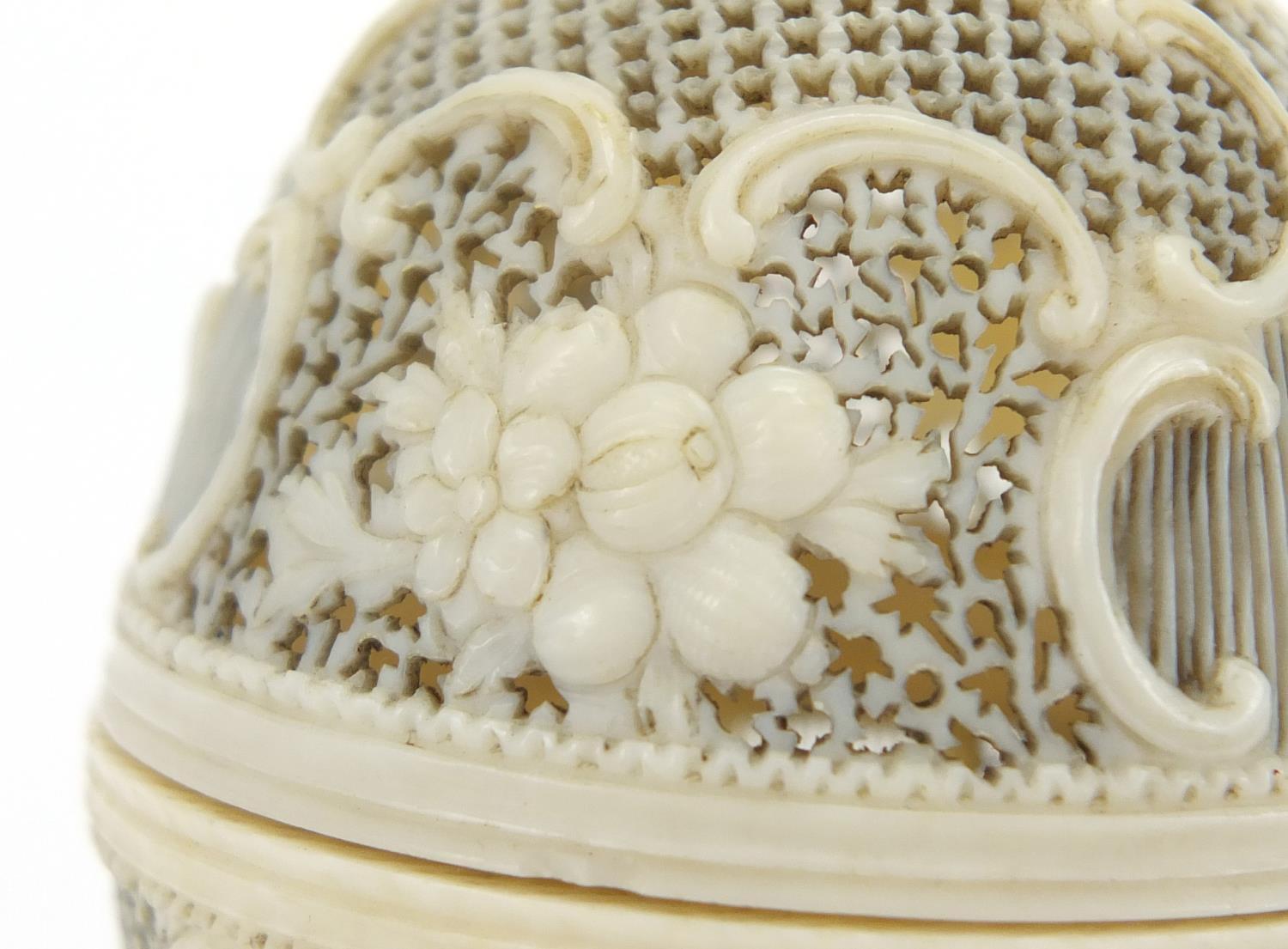 19th century European ivory trinket, finely pierced and carved with Cupids and flowers amongst C - Image 3 of 8