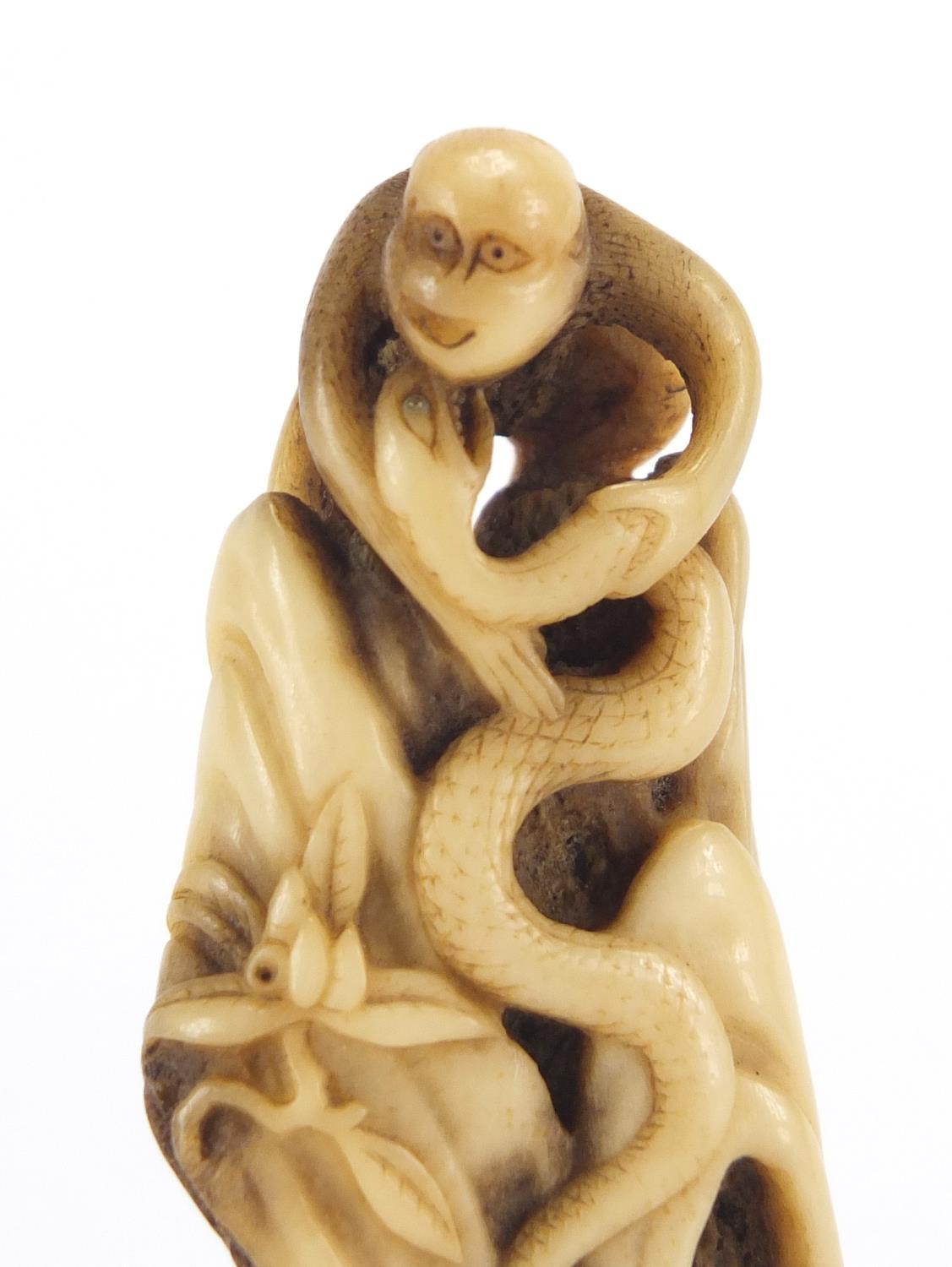 Oriental bone handle, finely carved with a monkey and snakes, 13.5cm in length : For Further - Image 2 of 7