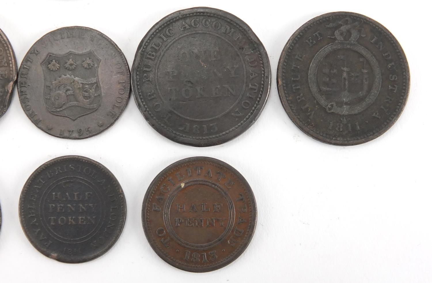 Twenty two late 18th early 19th century tokens and half pennies including Iohn of Gaunt Duke of - Image 10 of 10