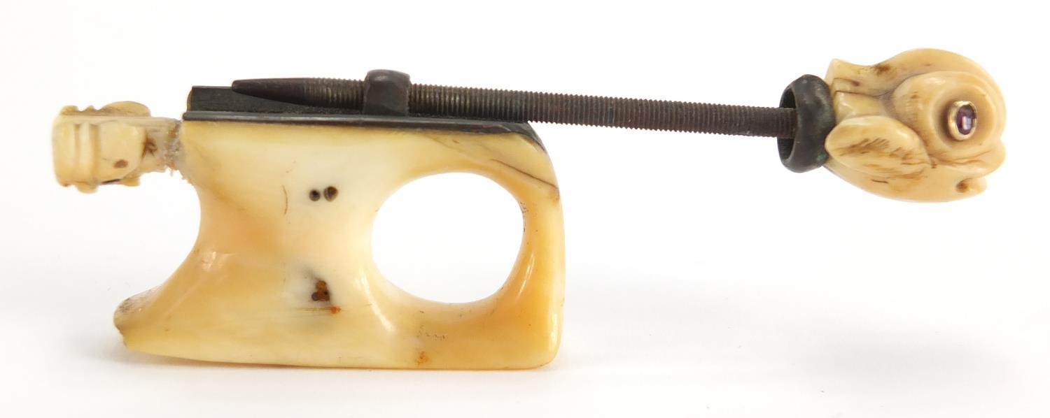 18th/19th century violin ivory bow frog, the screw carved with an animals head and set with amethyst - Image 4 of 7