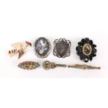 Antique and later jewellery including three micro mosaic brooches, a Victorian jet mourning brooch