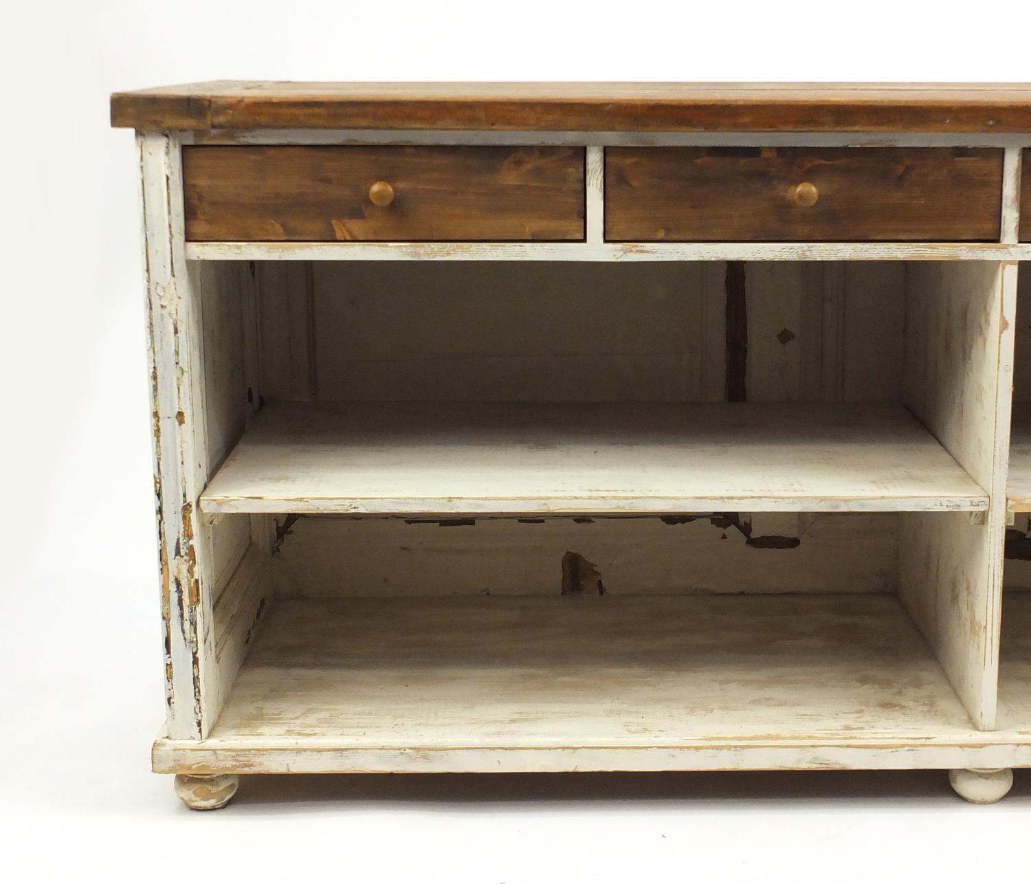 Shabby Chic stained and hand painted pine dresser base, fitted with four drawers above two - Image 3 of 7