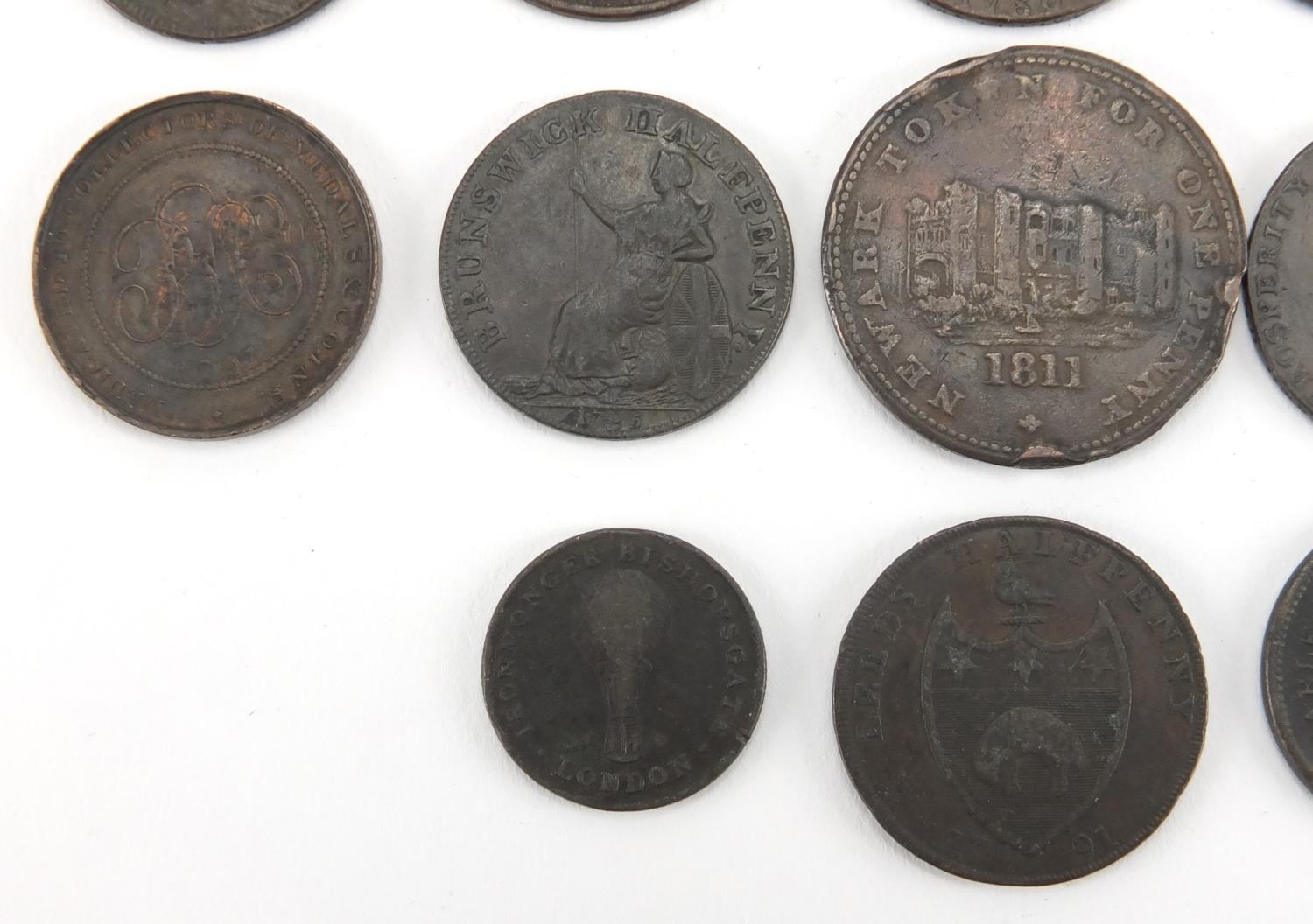 Twenty two late 18th early 19th century tokens and half pennies including Iohn of Gaunt Duke of - Image 9 of 10