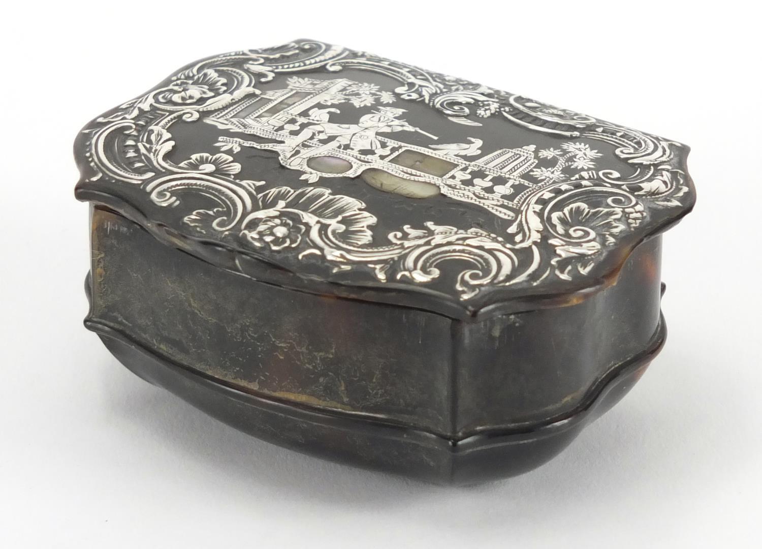 Late 18th/Early 19th century tortoiseshell snuff box, the hinged lid inlaid with silver and mother - Image 3 of 5