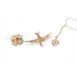 9ct gold jewellery comprising bird brooch, garnet brooch and love heart pendant on chain,