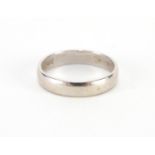 18ct white gold wedding band, size O, approximate weight 3.3g : For Further Condition Reports Please