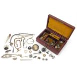 Antique and later jewellery including silver brooches and rings, Mother of Pearl buttons, 9ct gold