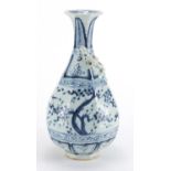 Chinese blue and white porcelain pear shaped vase, with relief lizard decoration, hand painted
