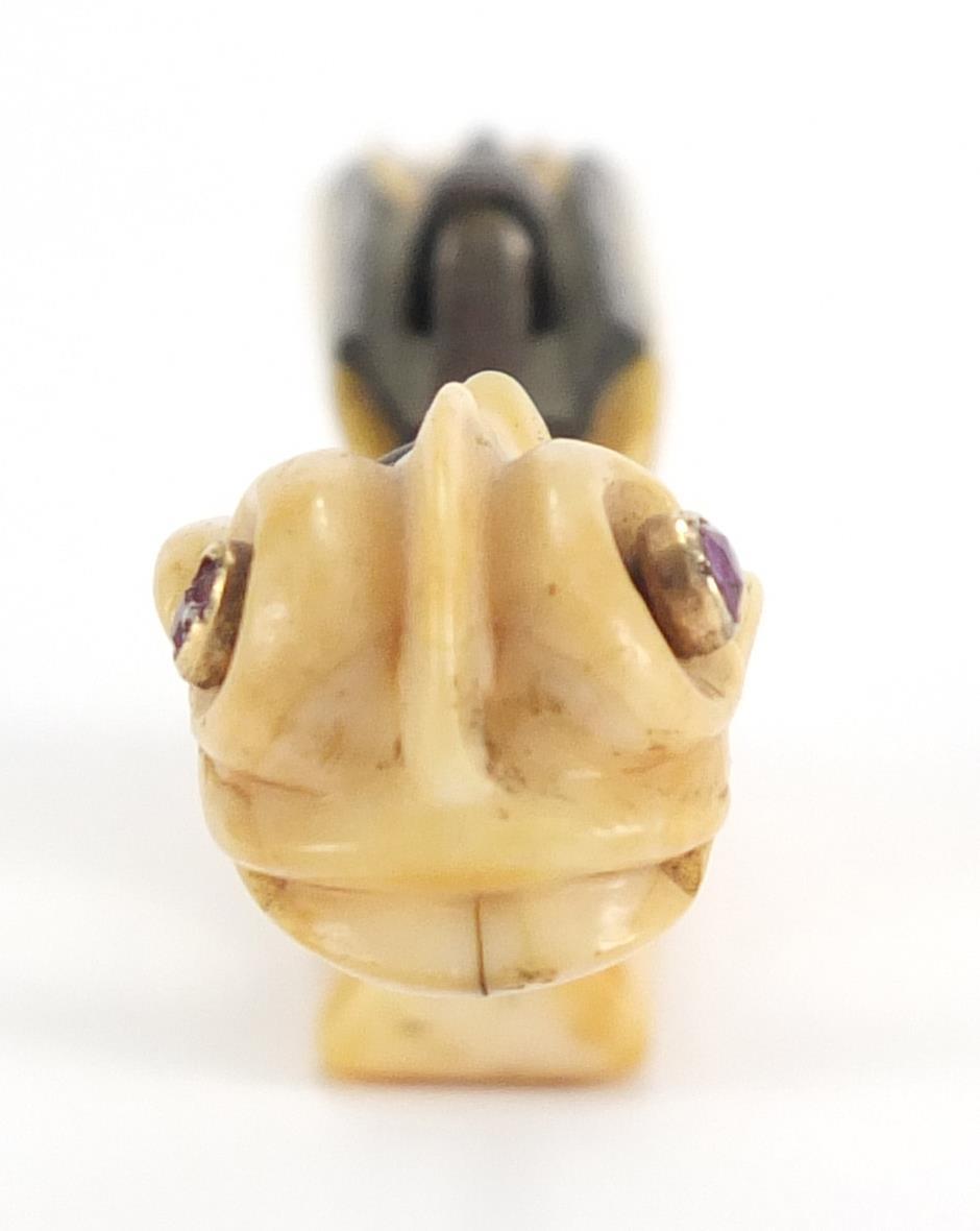 18th/19th century violin ivory bow frog, the screw carved with an animals head and set with amethyst - Image 5 of 7