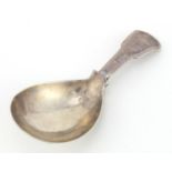 Georgian silver caddy spoon, hallmarked J S and date letter P, 8.5cm in length, approximate weight