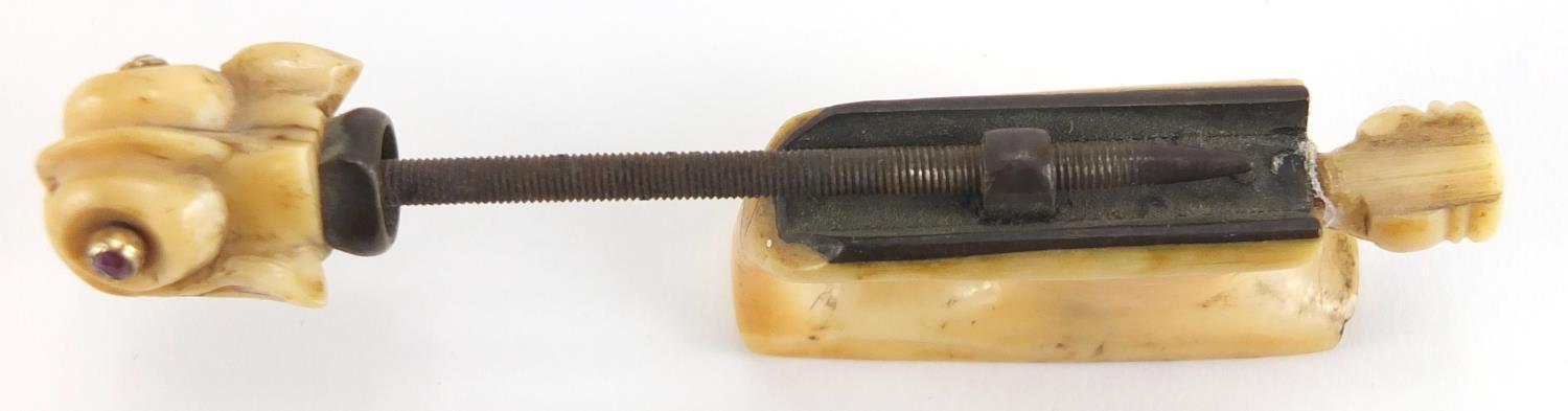 18th/19th century violin ivory bow frog, the screw carved with an animals head and set with amethyst - Image 6 of 7