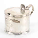 Georgian silver mustard with hinged lid, by Robert Hennell I & David Hennell II, London 1812, 6cm