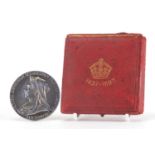 Victoria Diamond Jubilee silver medallion with fitted case, 5.5cm in diameter, approximate weight