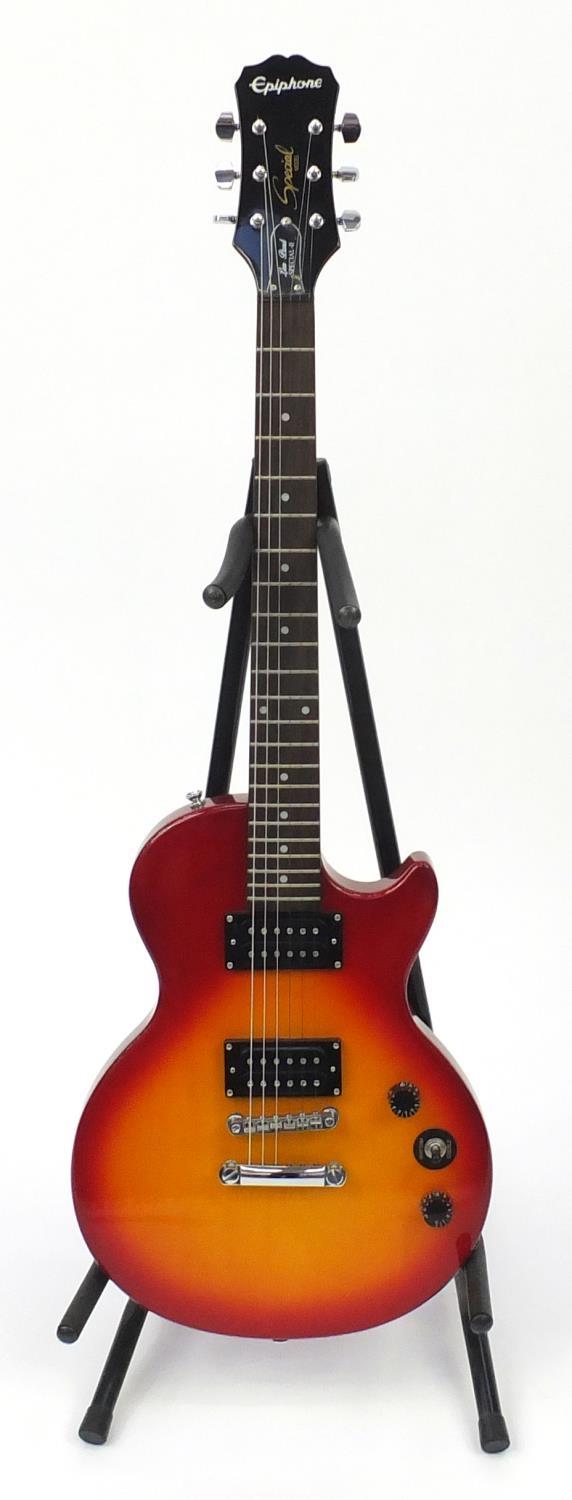 Epiphone Les Paul Special II electric guitar with six strings and Stagg amplifier : For Further - Image 2 of 8