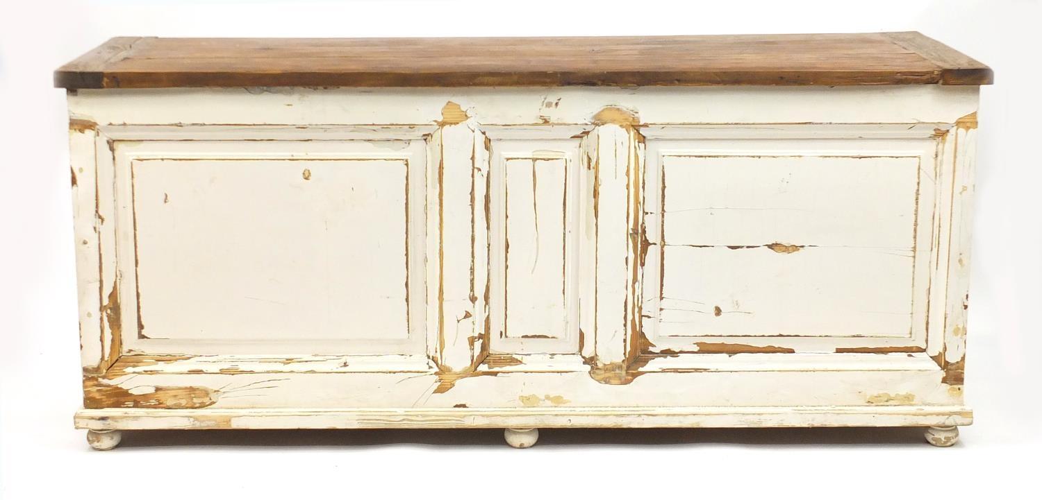 Shabby Chic stained and hand painted pine dresser base, fitted with four drawers above two - Image 7 of 7