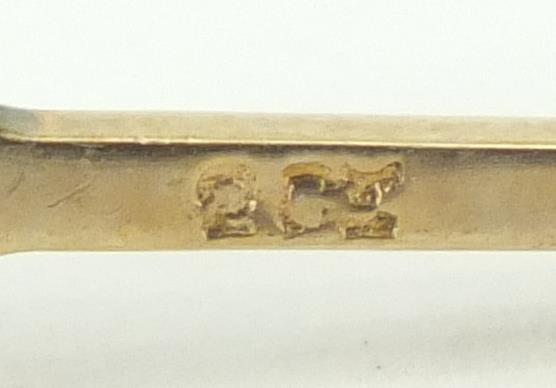 9ct gold blue stone bar brooch, 5.5cm in length, approximate weight 2.7g : For Further Condition - Image 3 of 3