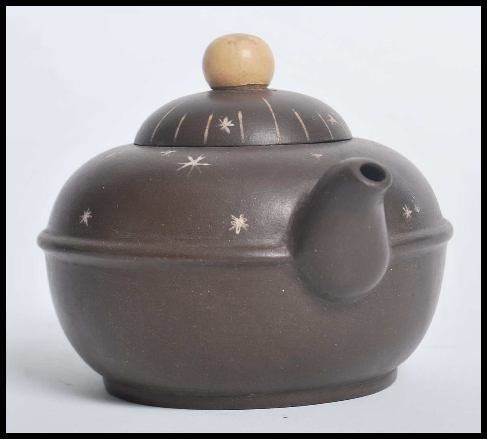 A Chinese Yi Zing terracotta teapot having a ball finial lid with star decoration and character - Image 2 of 7