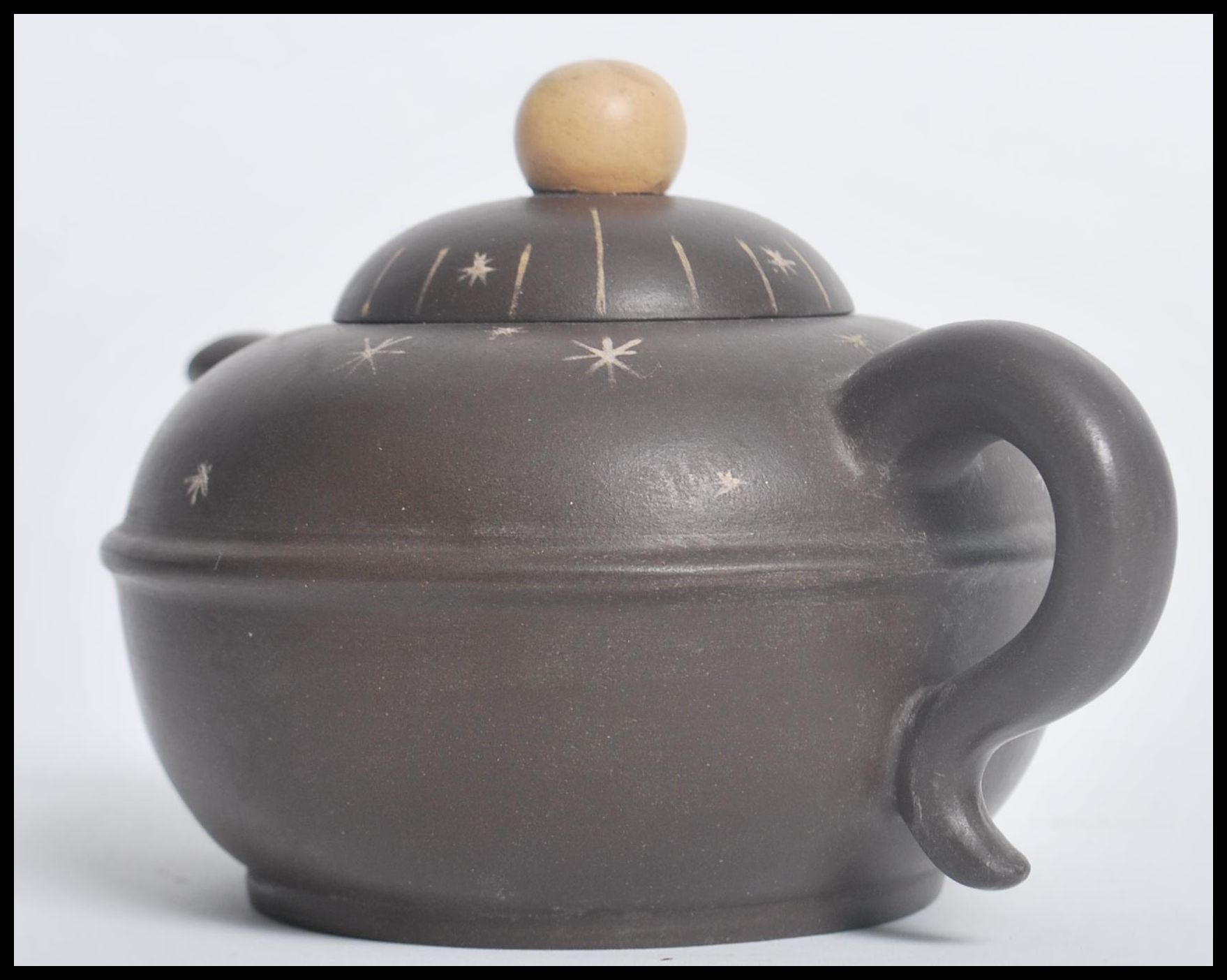 A Chinese Yi Zing terracotta teapot having a ball finial lid with star decoration and character - Image 4 of 7