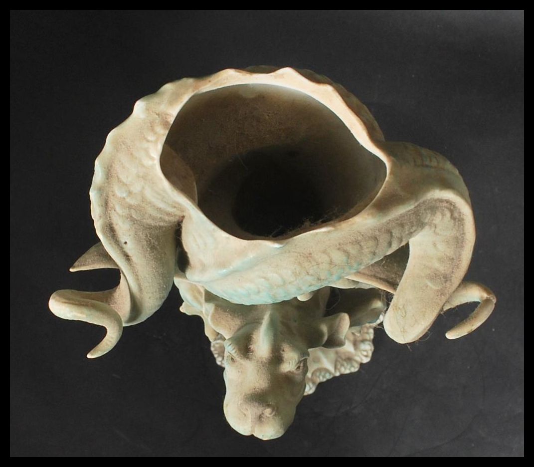 A 19th century Ernst Bohne & Söhne grotesque dragon porcelain centrepiece vase. The inverted - Image 17 of 17