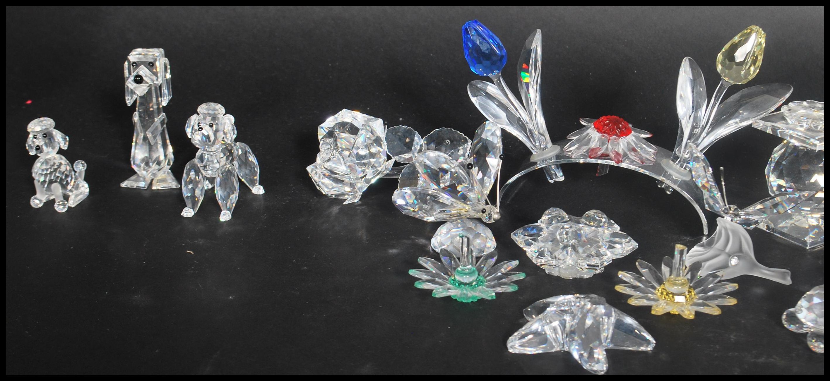 A good extensive collection of Swarovski crystals to include polar bear, mice, butterflies, frogs, - Image 8 of 12