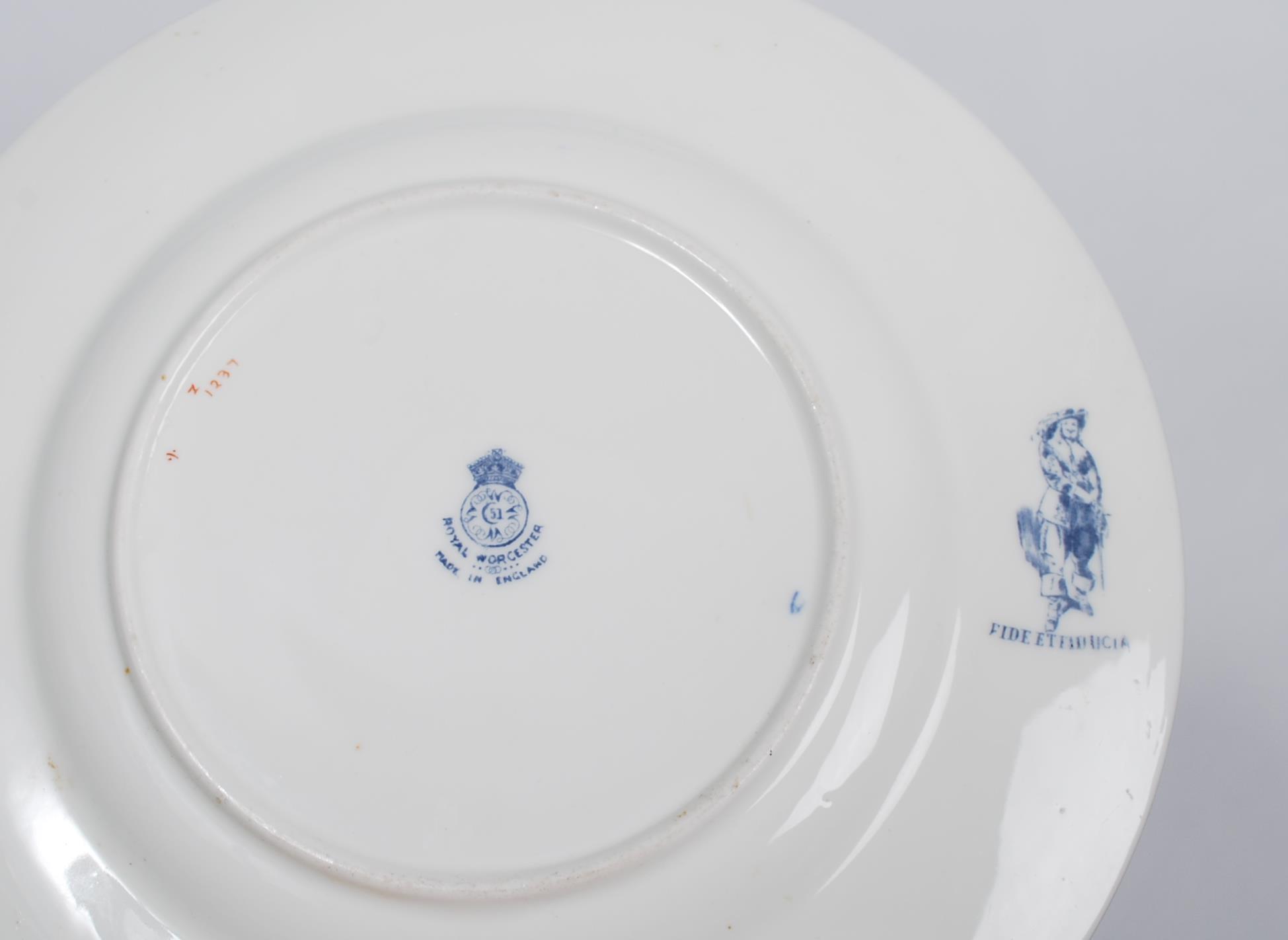 A collection of Royal Worcester Porcelain to include an unusual Fide-Et-Fiducia marked part - Image 11 of 13