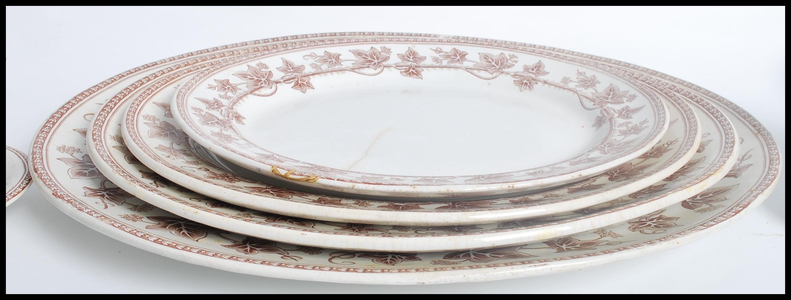 A 19th century Victorian Wedgwood Ivy pattern dinner service consisting of tureens, plates - Image 8 of 8