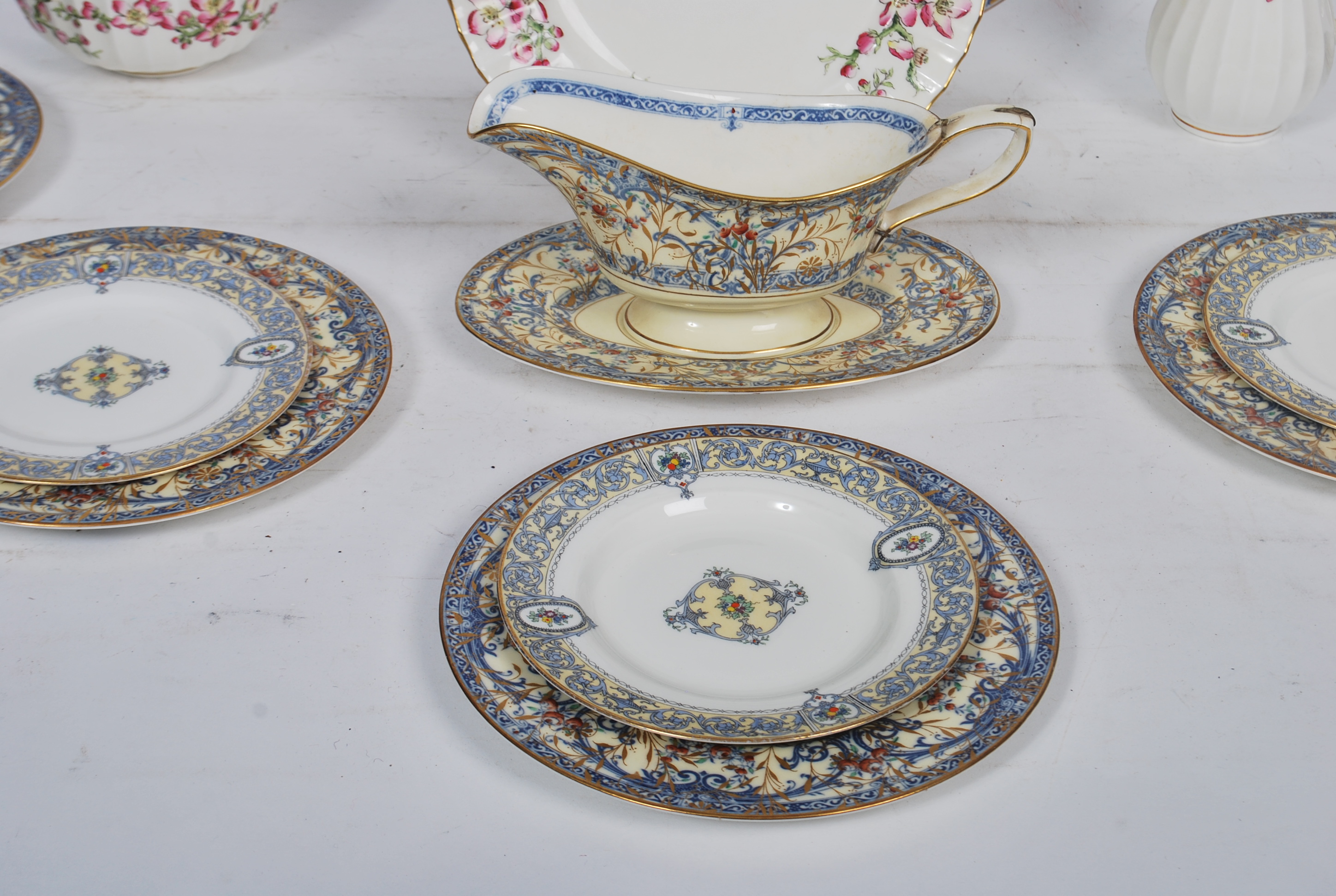 A collection of Royal Worcester Porcelain to include an unusual Fide-Et-Fiducia marked part - Image 5 of 13