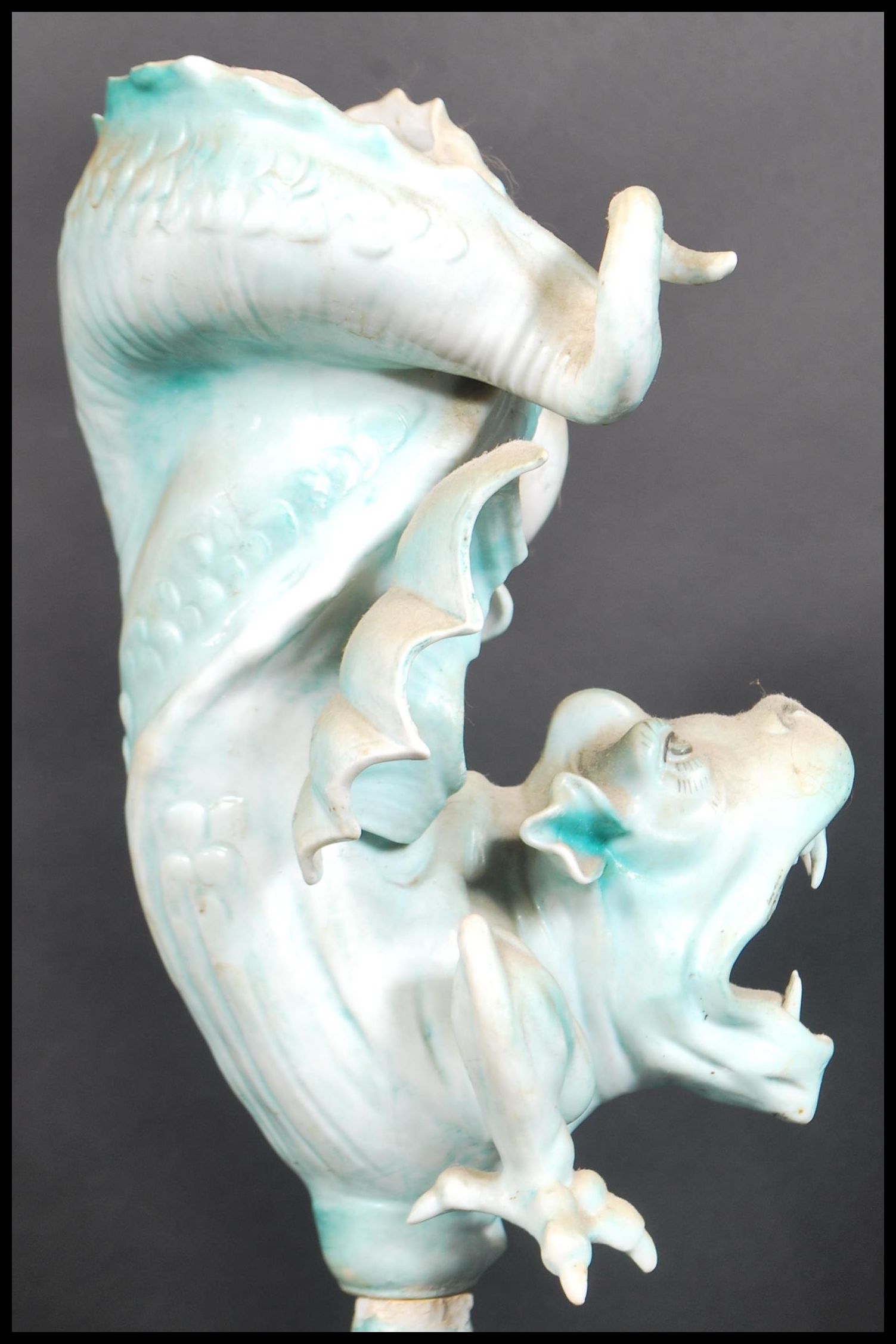 A 19th century Ernst Bohne & Söhne grotesque dragon porcelain centrepiece vase. The inverted - Image 11 of 17