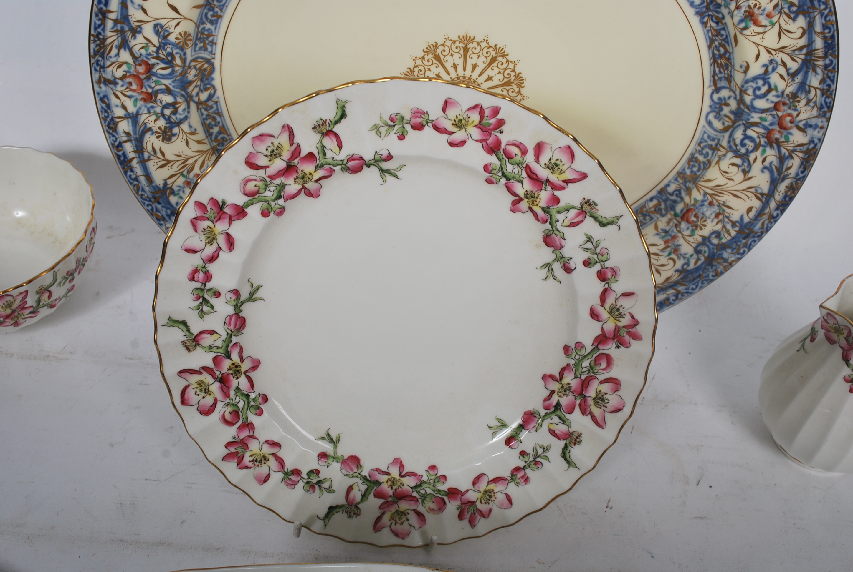 A collection of Royal Worcester Porcelain to include an unusual Fide-Et-Fiducia marked part - Image 7 of 13