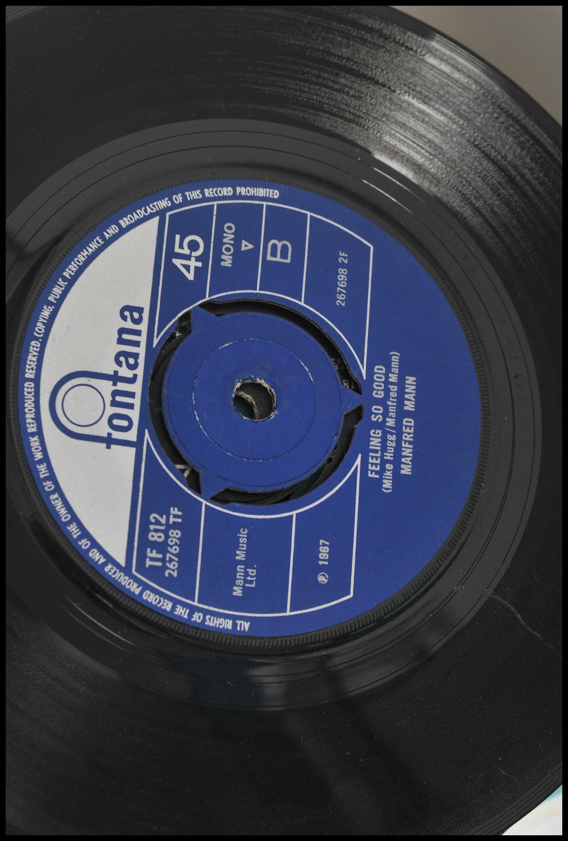 A collection of vinyl 7" 45rpm record singles dating from the 1960s featuring various artists and - Image 10 of 11