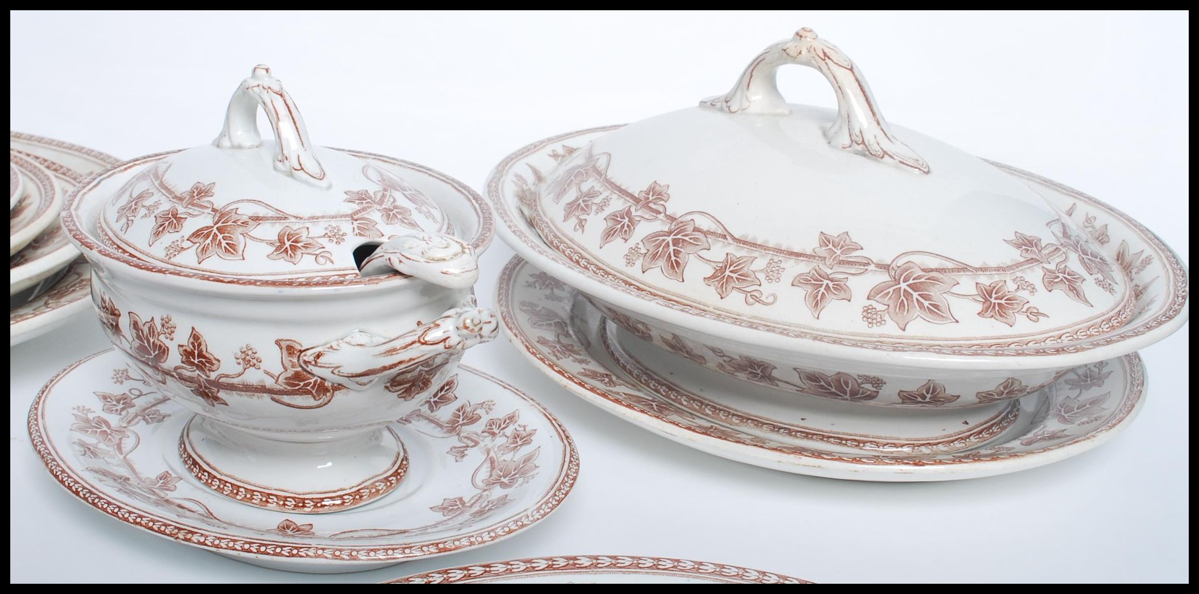 A 19th century Victorian Wedgwood Ivy pattern dinner service consisting of tureens, plates - Image 3 of 8