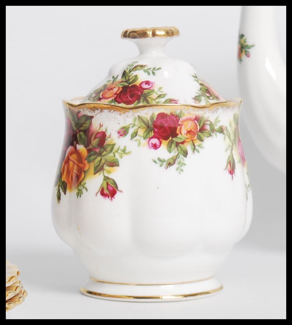 A vintage 20th century Royal Albert Old Country Ro - Image 5 of 8