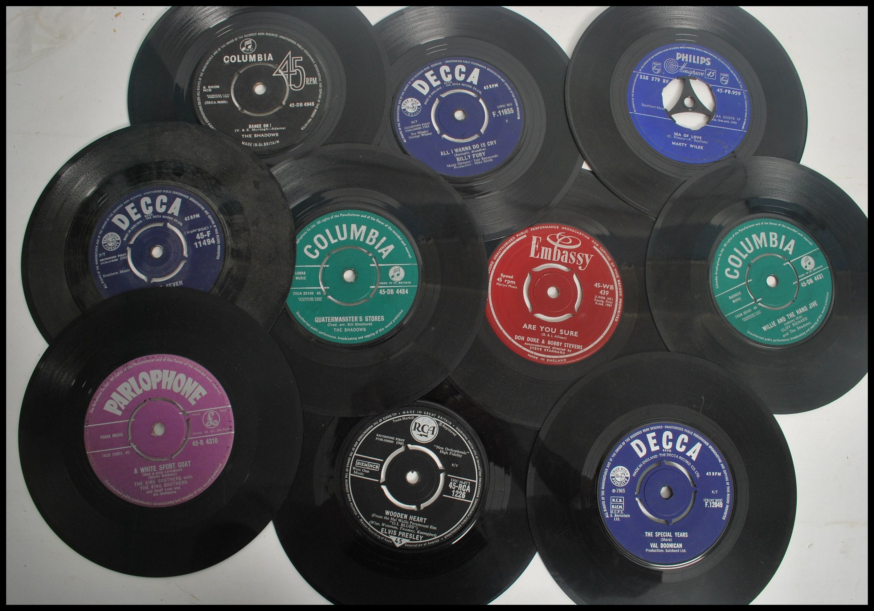 A collection of vinyl 7" 45rpm record singles dating from the 1960s featuring various artists and - Image 2 of 11