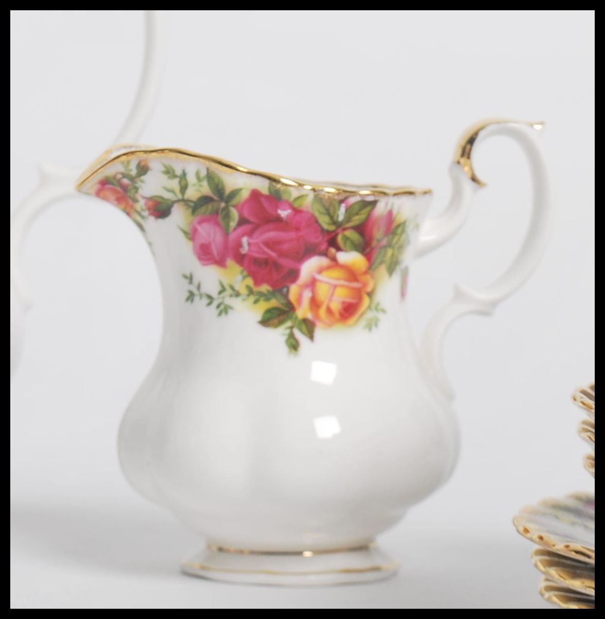 A vintage 20th century Royal Albert Old Country Ro - Image 3 of 8