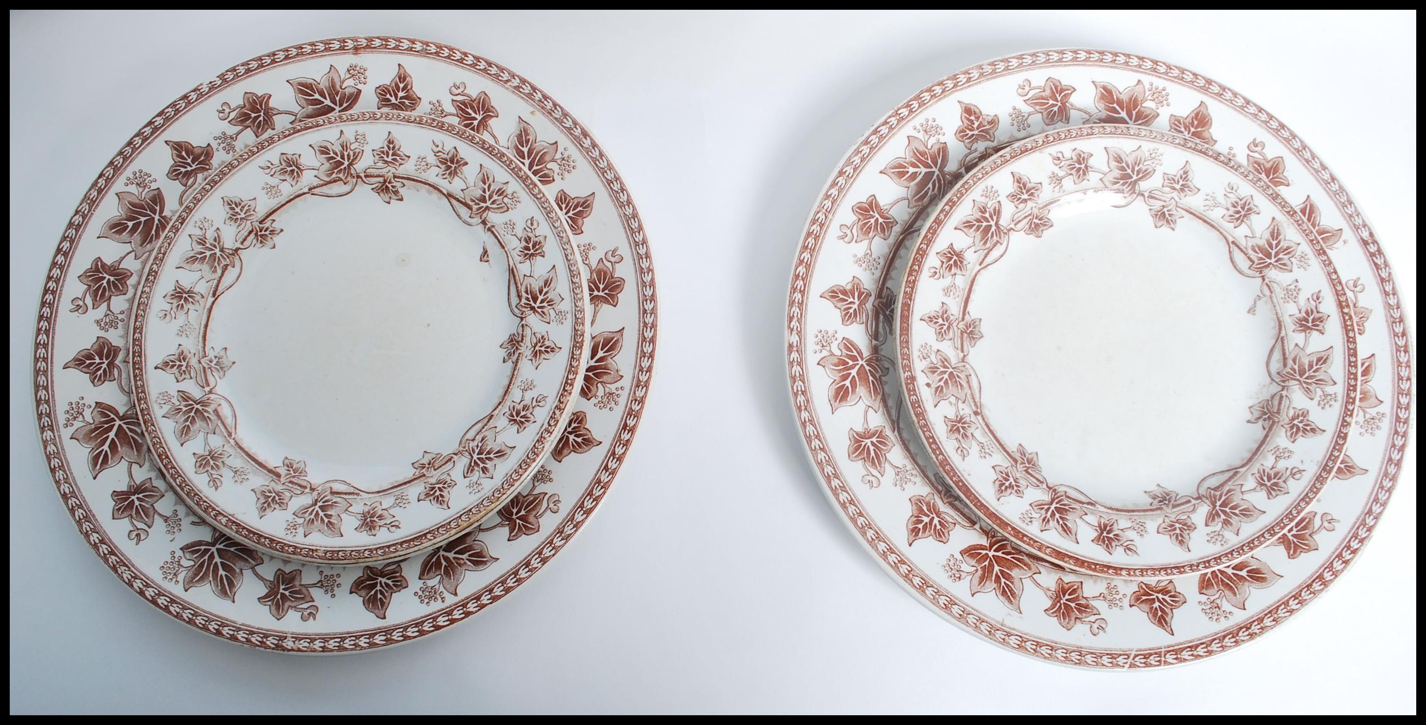 A 19th century Victorian Wedgwood Ivy pattern dinner service consisting of tureens, plates - Image 5 of 8