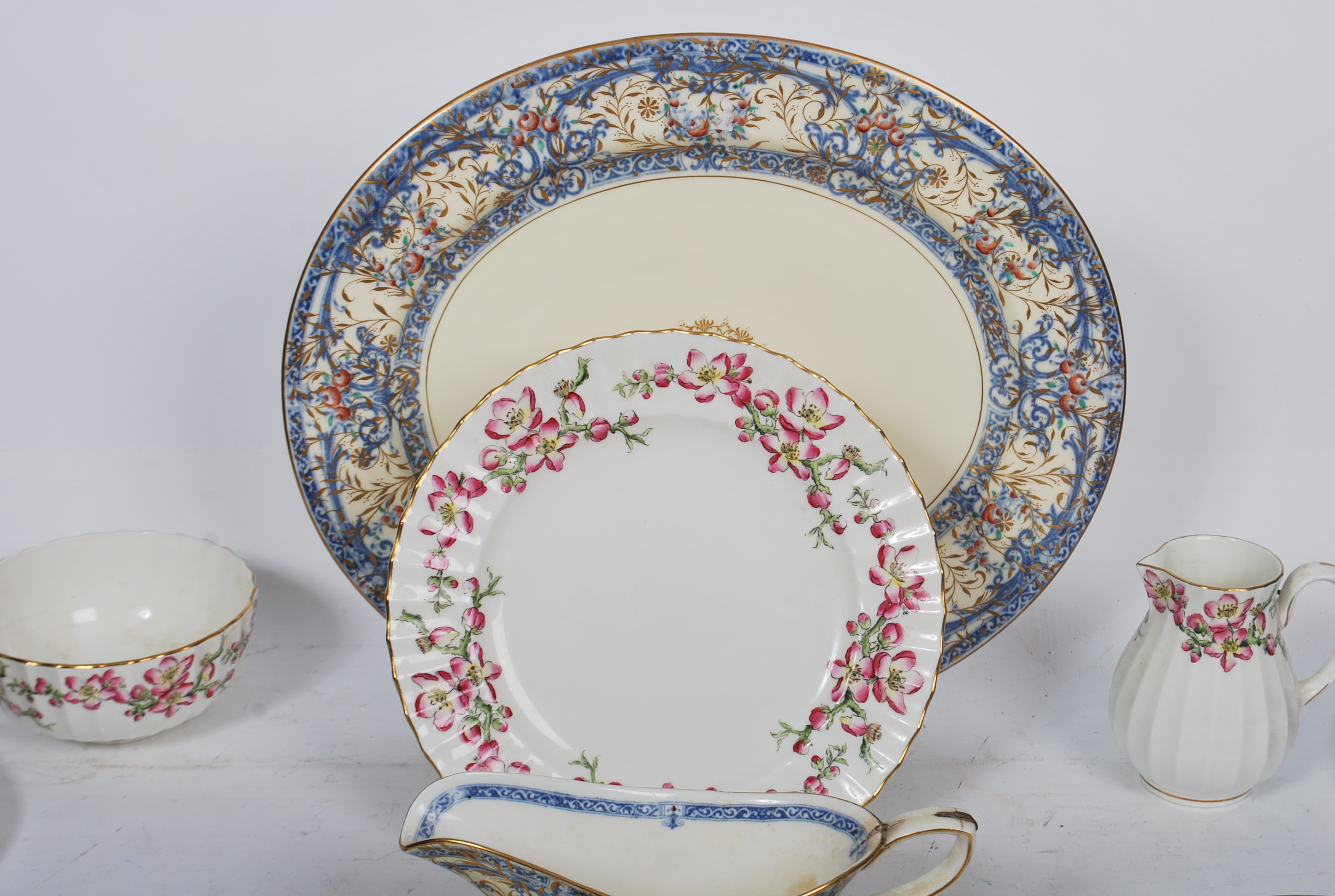 A collection of Royal Worcester Porcelain to include an unusual Fide-Et-Fiducia marked part - Image 4 of 13