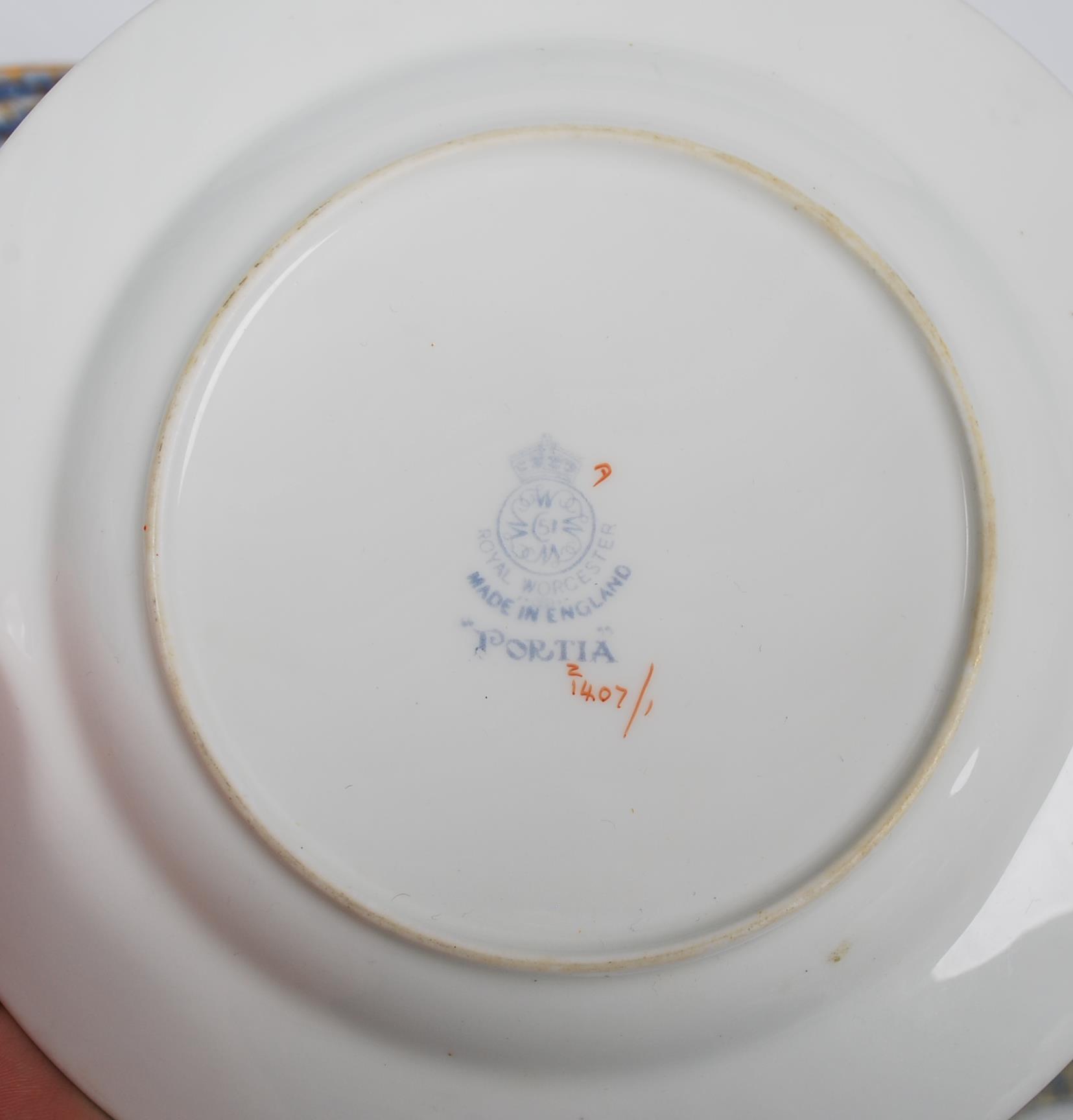 A collection of Royal Worcester Porcelain to include an unusual Fide-Et-Fiducia marked part - Image 10 of 13