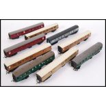 TRIANG & HORNBY RAILWAY CARRIAGES