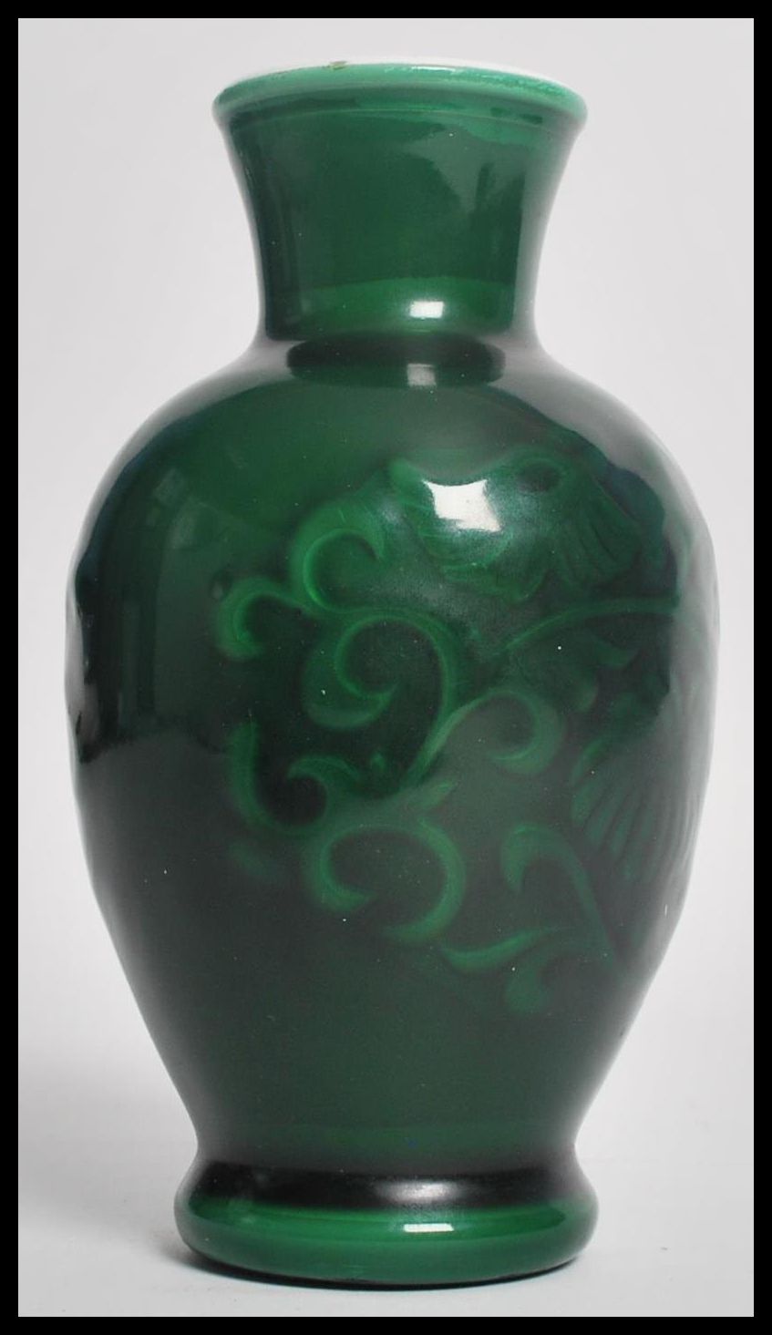 A Chinese cameo / Peking glass vase, 19th/20th century, of ovoid form. The opalescent white glass - Image 3 of 7