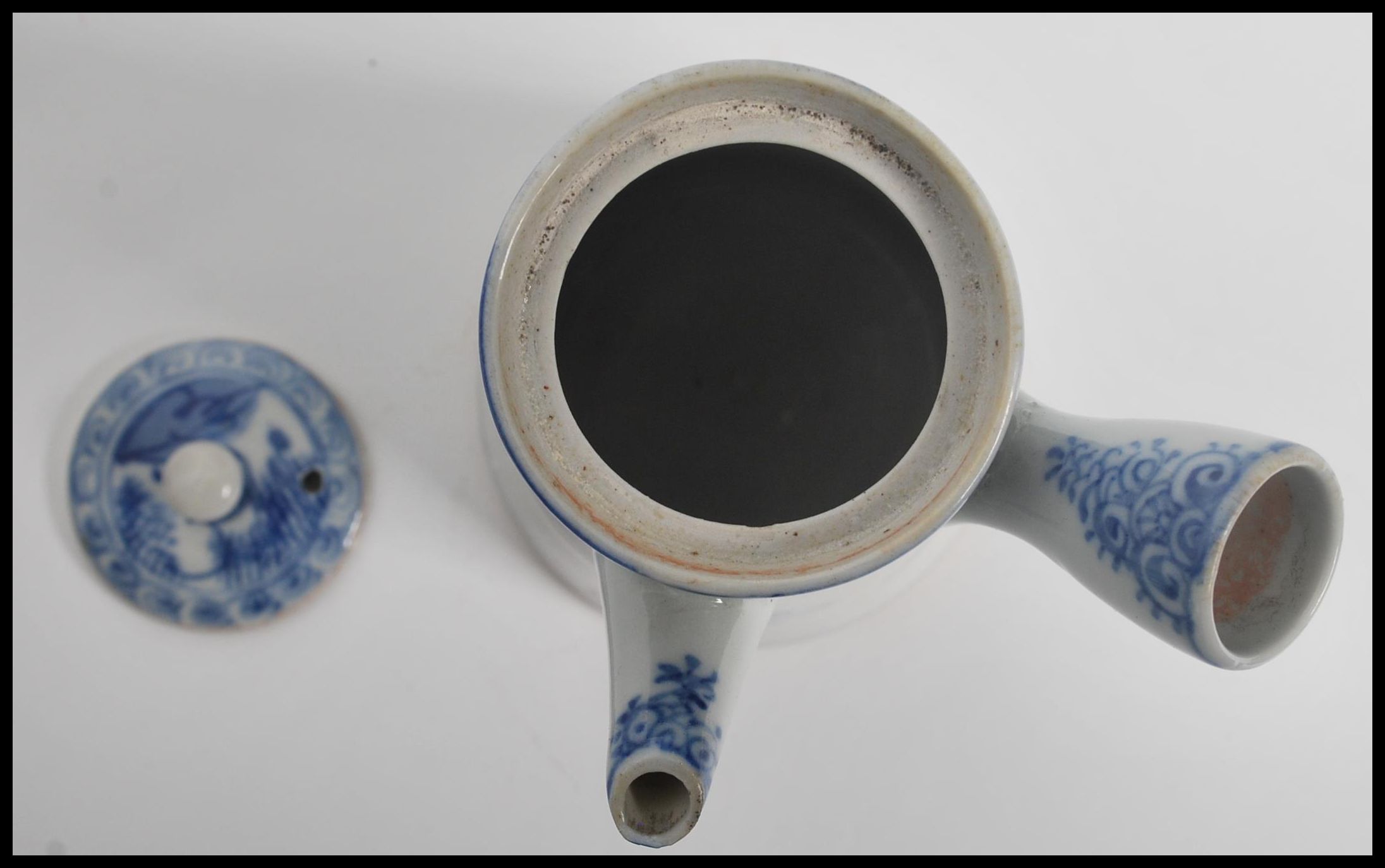 An early 20th century Chinese blue and white teapot of tall form having a handle to side. Measures - Image 6 of 7