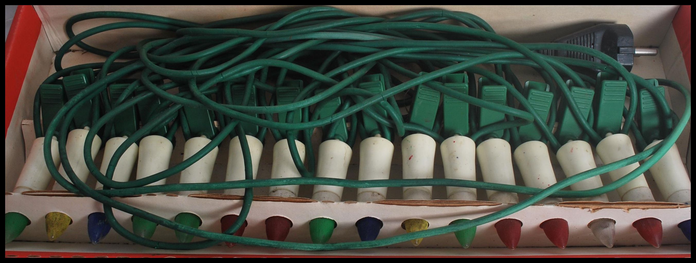 A collection of vintage 20th century Christmas lights to include two sets retaining original boxes. - Image 4 of 11