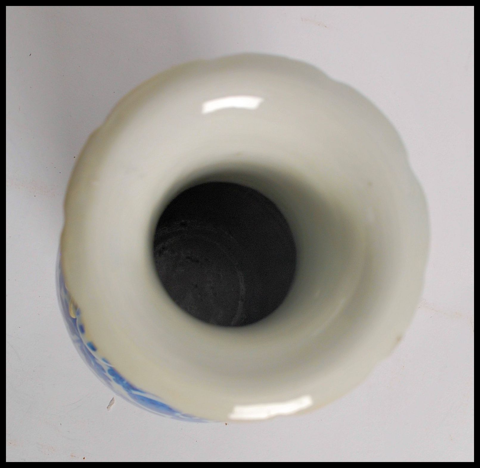 A 19th century Chinese ceramic vase having twin dr - Image 5 of 7