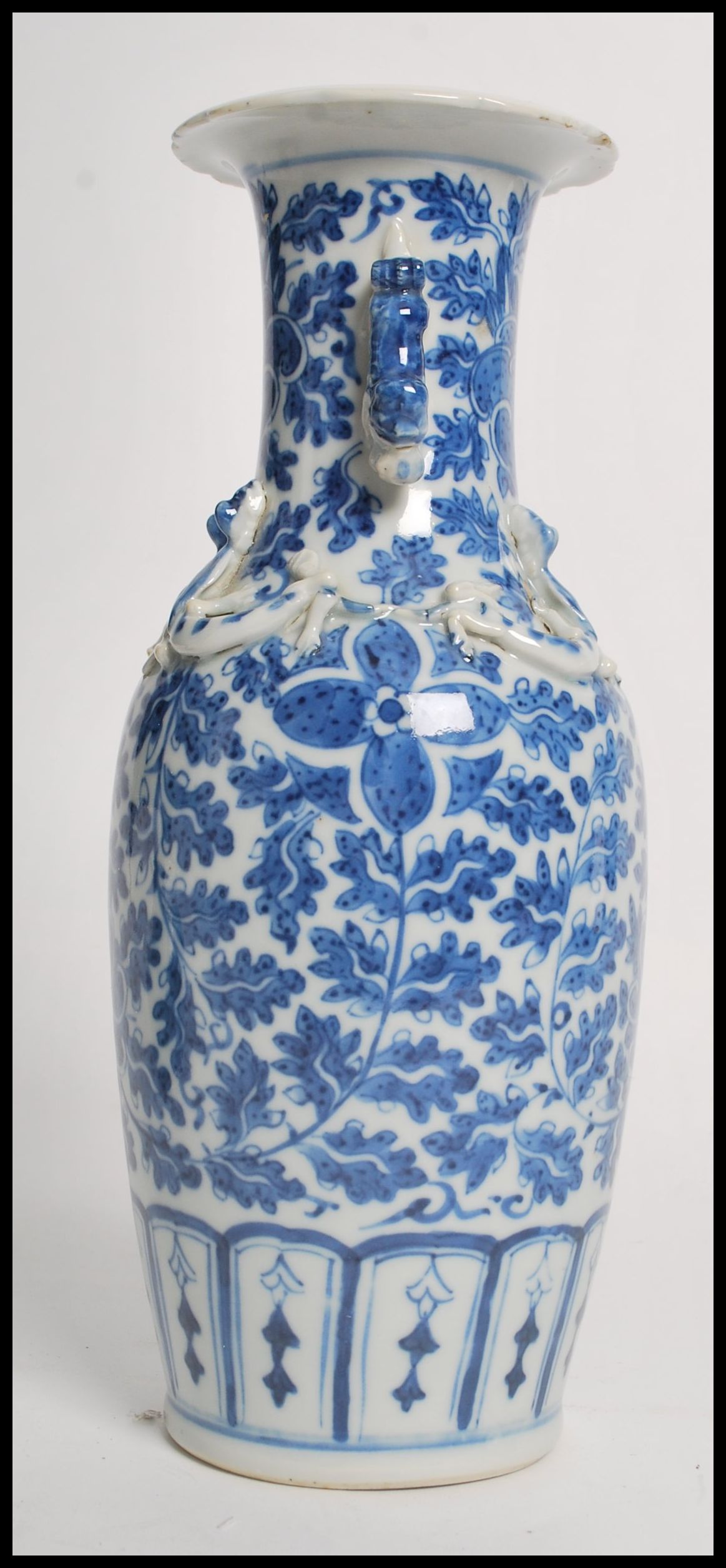 A 19th century Chinese ceramic vase having twin dr - Image 4 of 7