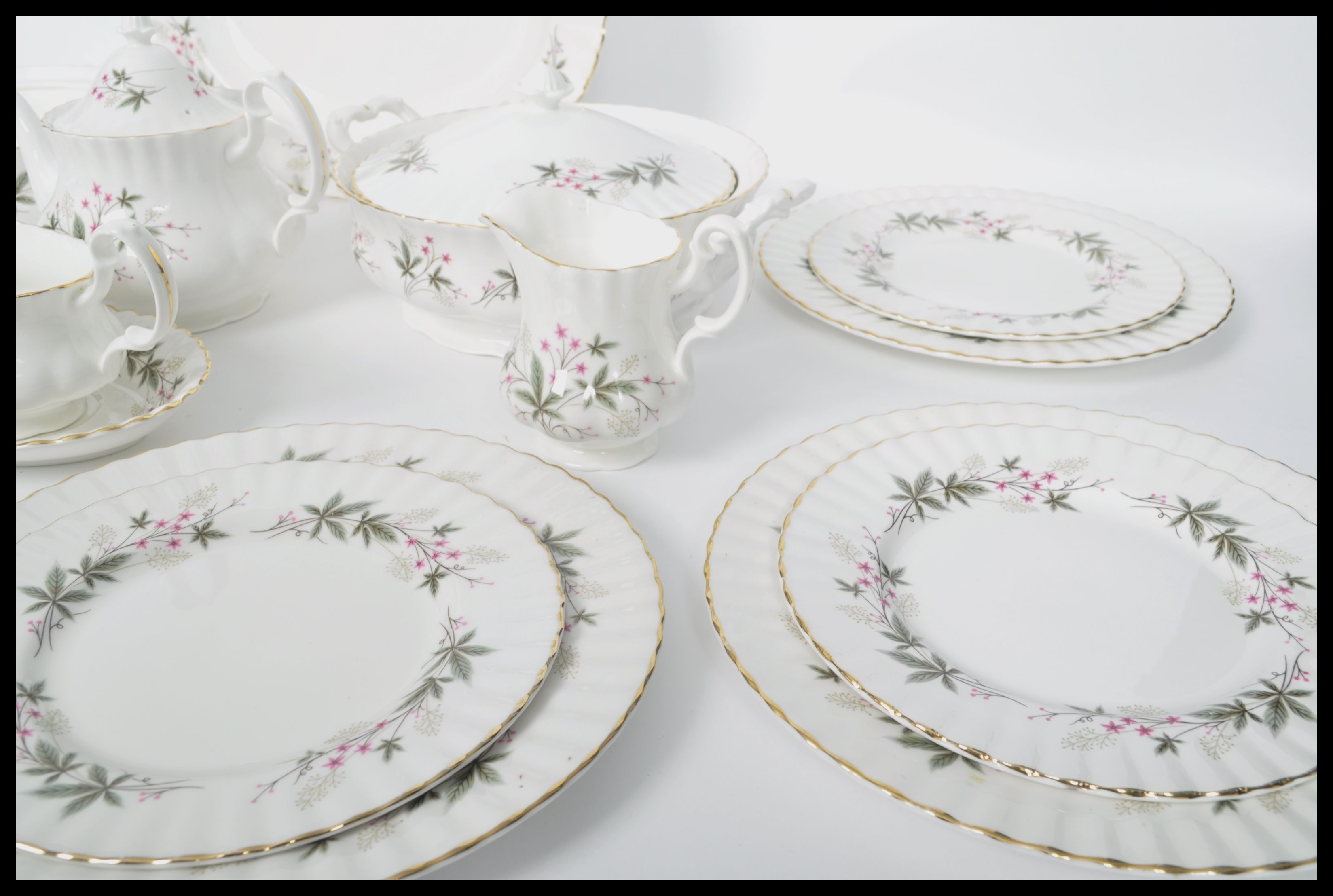 A retro Royal Kent part dinner service in ' The Sylvia ' pattern, consisting of various  plates, - Image 4 of 6