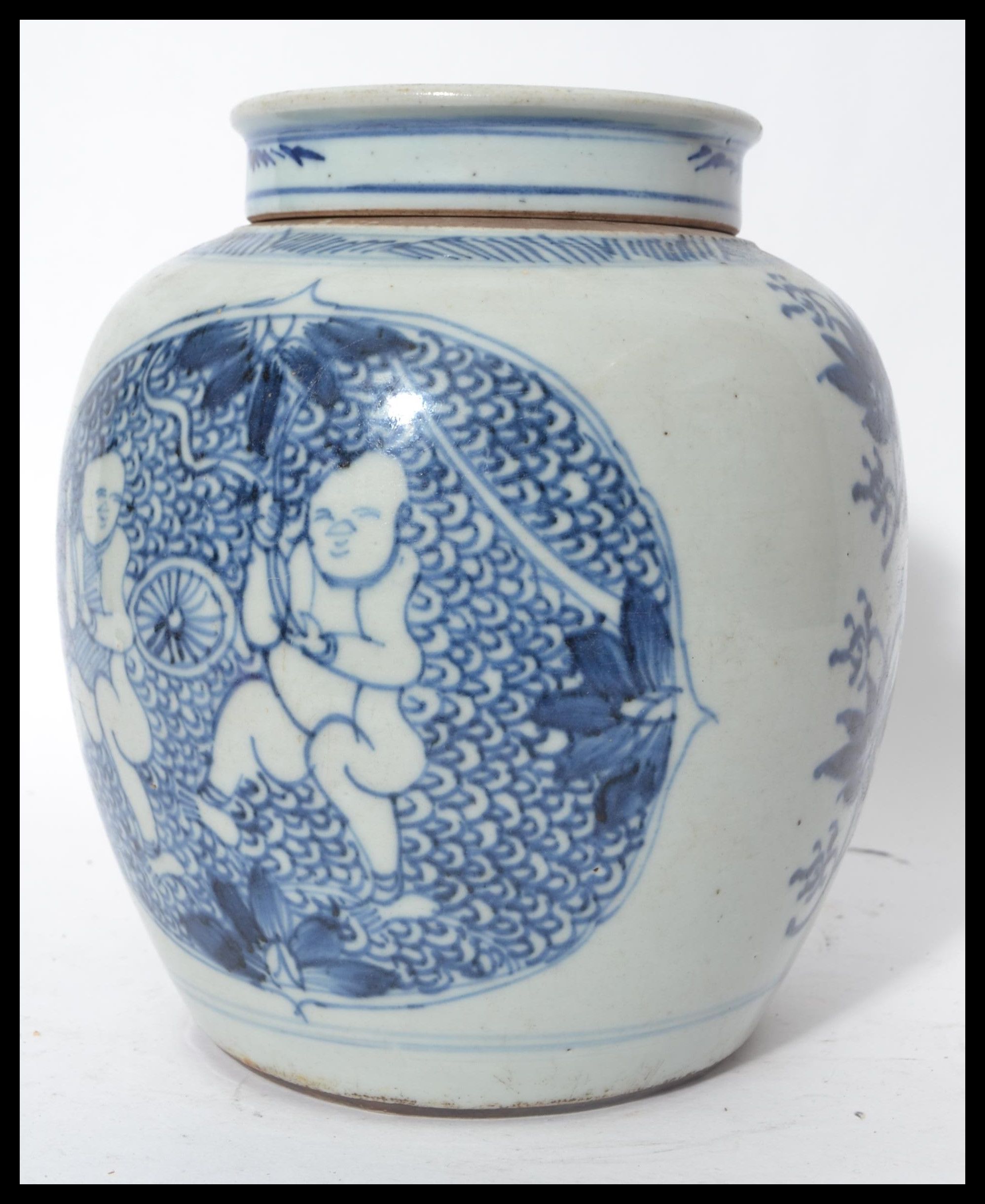 A 18th / 19th century Oriental Chinese ginger jar having a flat lid with concentric blue circles.