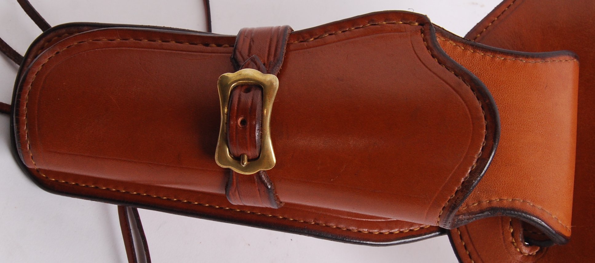 HANDMADE LEATHER GUN BELT - Image 2 of 4