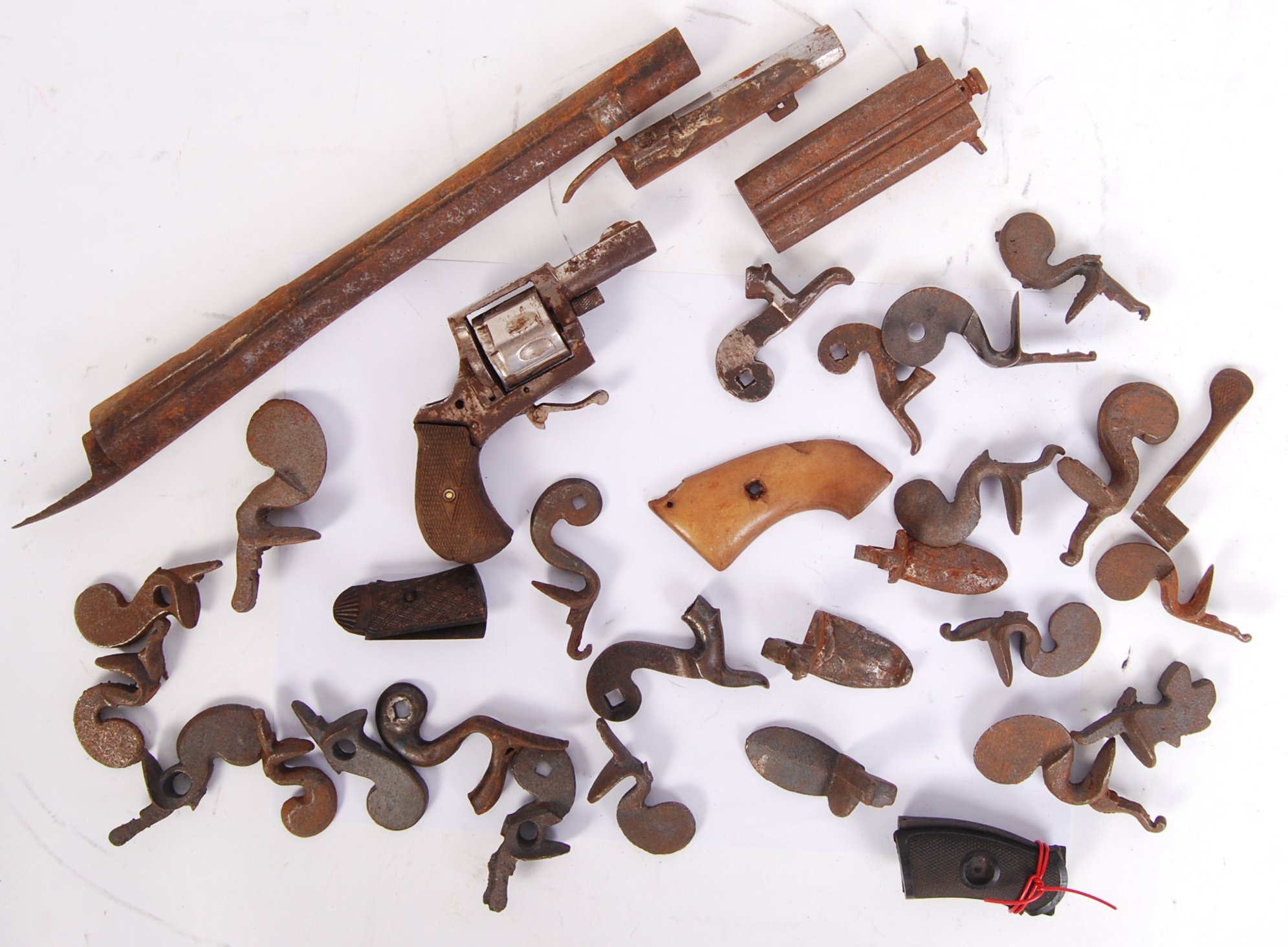 ASSORTED ANTIQUE GUN PARTS / SPARES